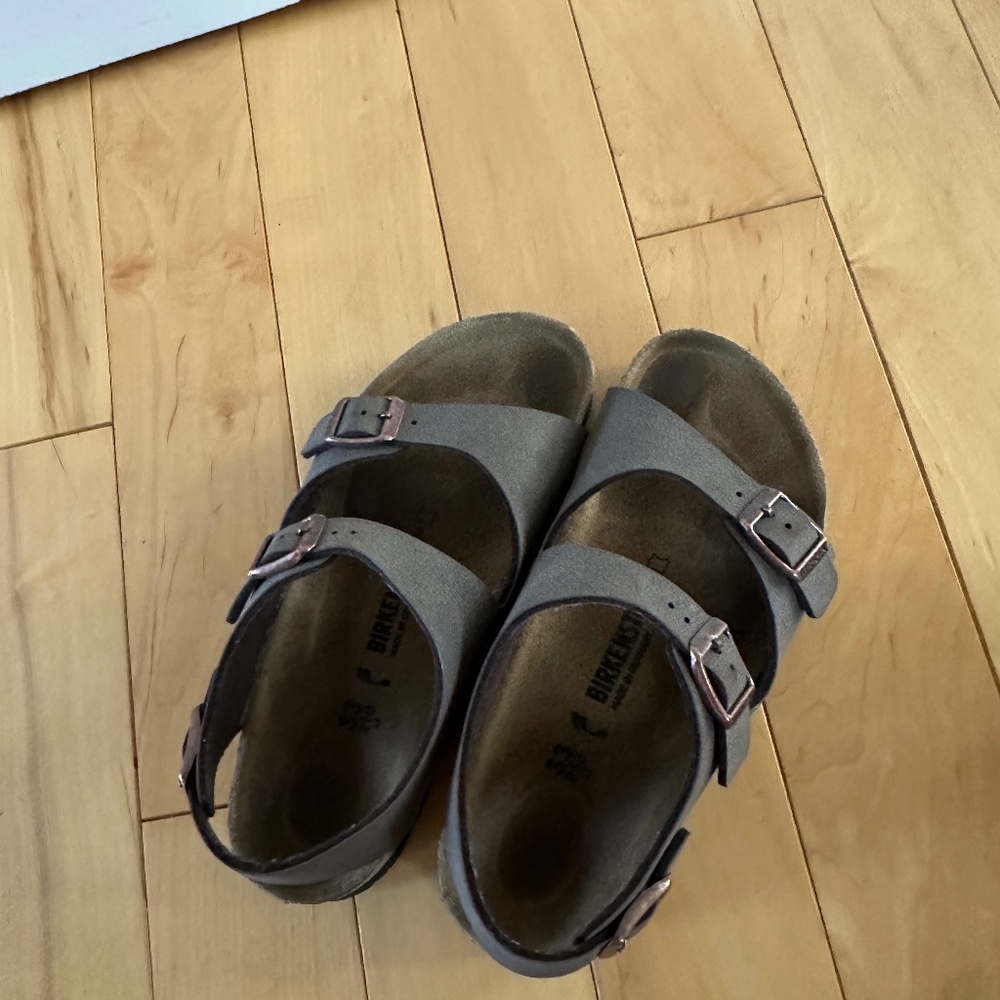 Girls Birkenstock Milano size 33 (2-2.5)